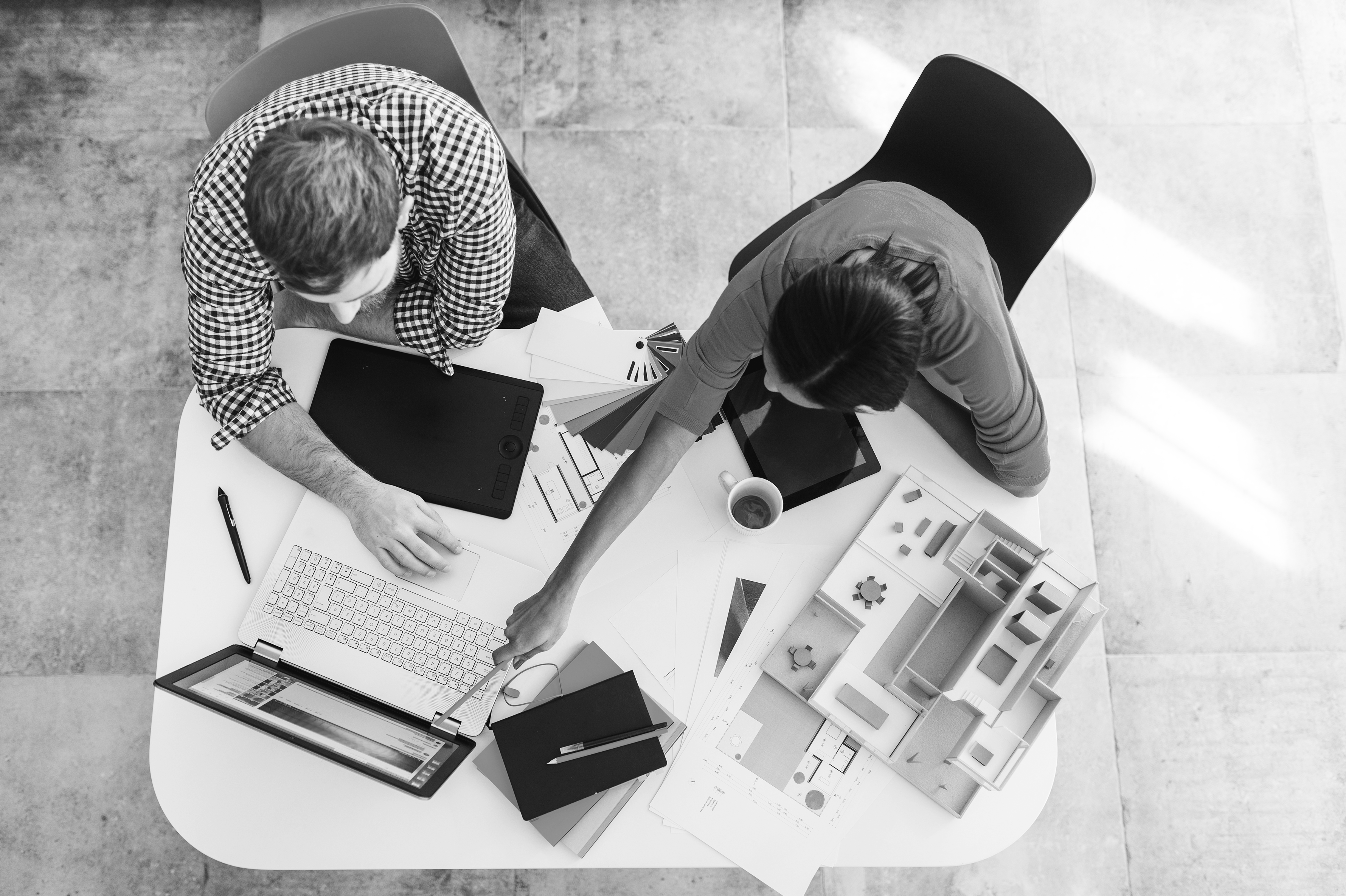 SINGLE-IMAGE_architects-with-laptop-top-down_aug23